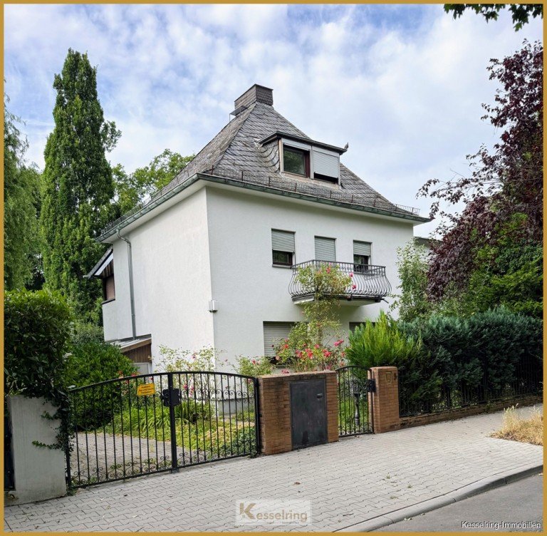 IMG_3232 Wiesbaden / Bierstadt Einfamilienhaus Wiesbaden Bierstadt Einfamilienhaus Am Wartturm (Sanierung oder Neubau)